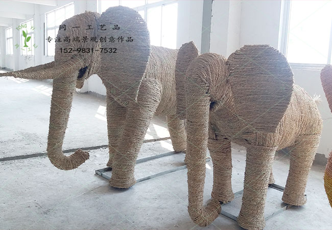 稻草工艺品大象