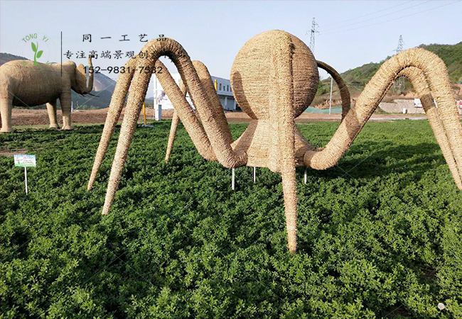 大型草雕章鱼造型