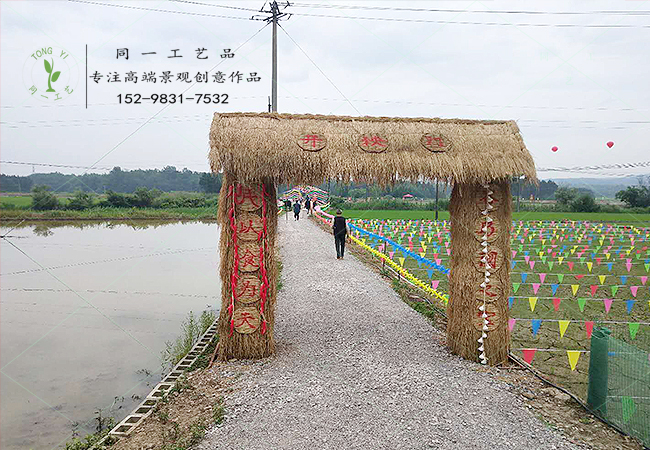 安徽客户稻草工艺品草雕大门案例图