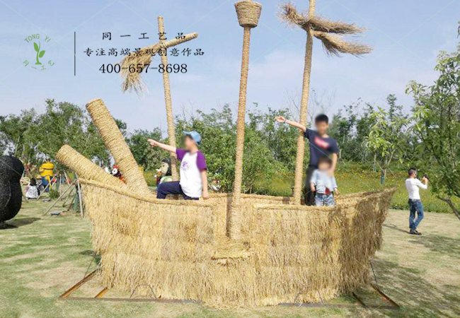 稻草工艺品船造型