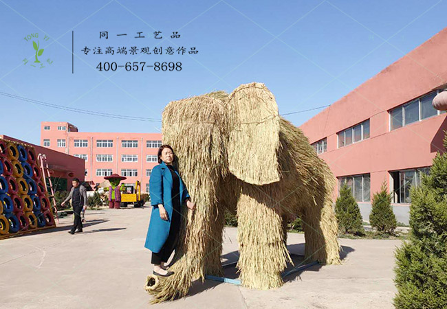 稻草工艺品大象造型